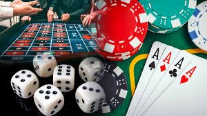 Pengguna ponsel meninjau deposit pulsa